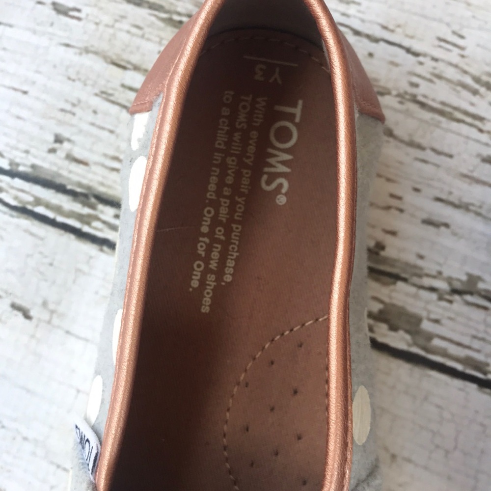 Girl’s Polka Dot Toms Size 3Y - Picture 3 of 5